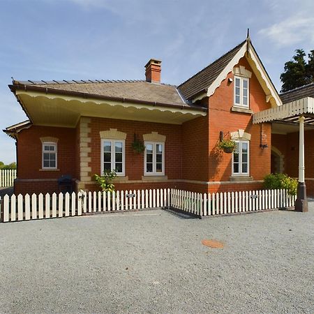 The Waiting Room, Stoke Edith Station, Tarrington Hereford Exterior photo