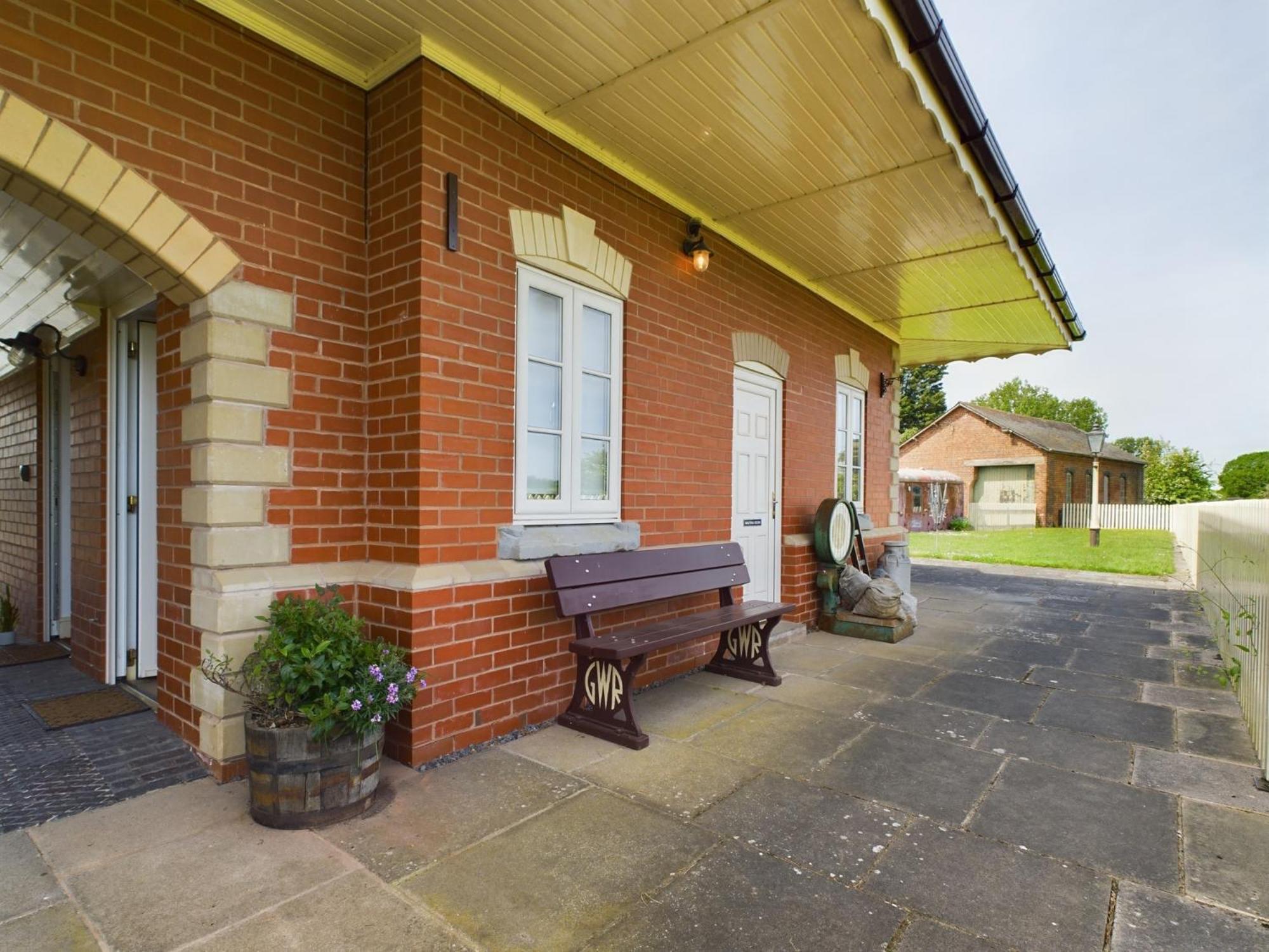 The Waiting Room, Stoke Edith Station, Tarrington Hereford Exterior photo