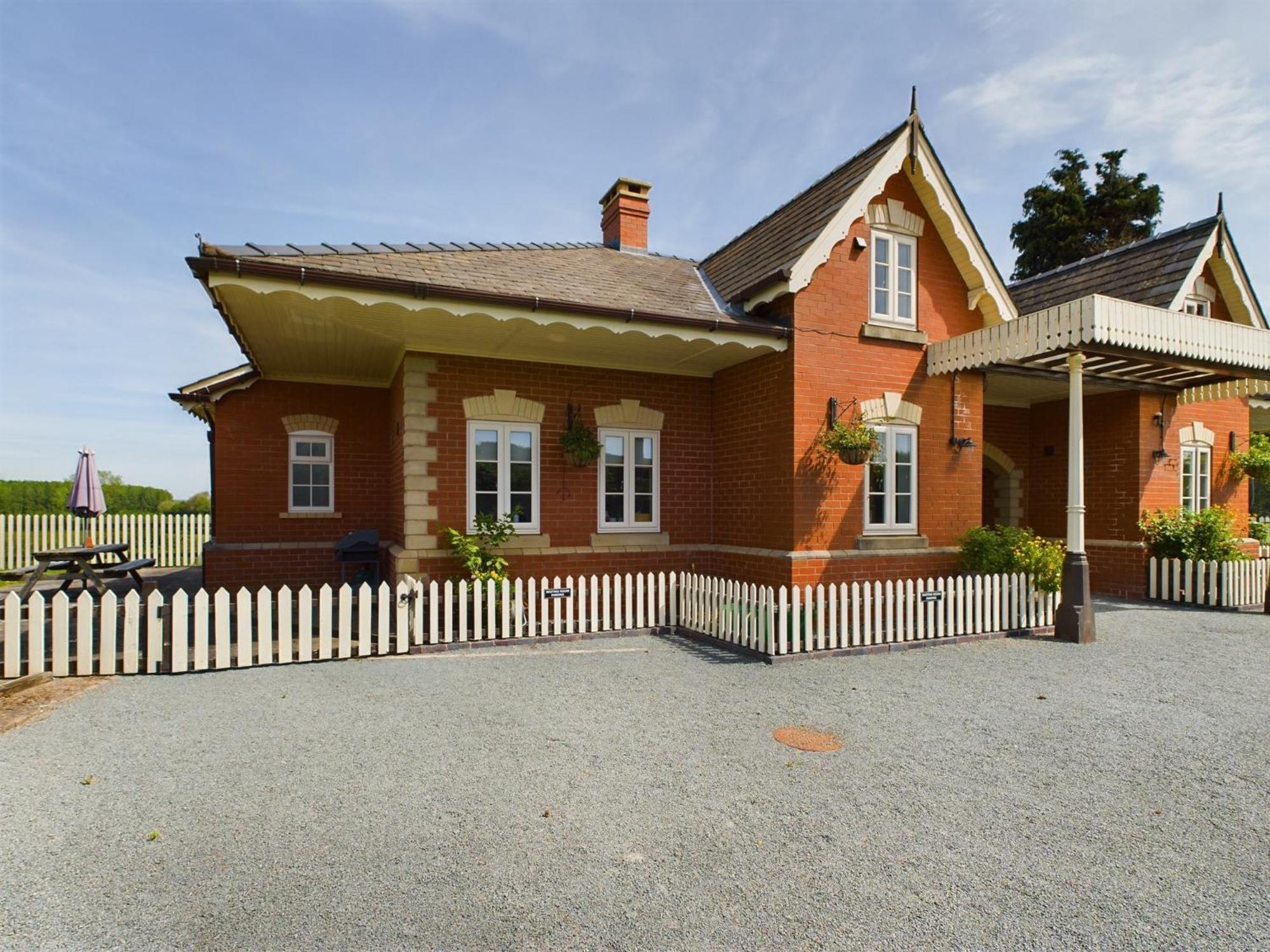 The Waiting Room, Stoke Edith Station, Tarrington Hereford Exterior photo